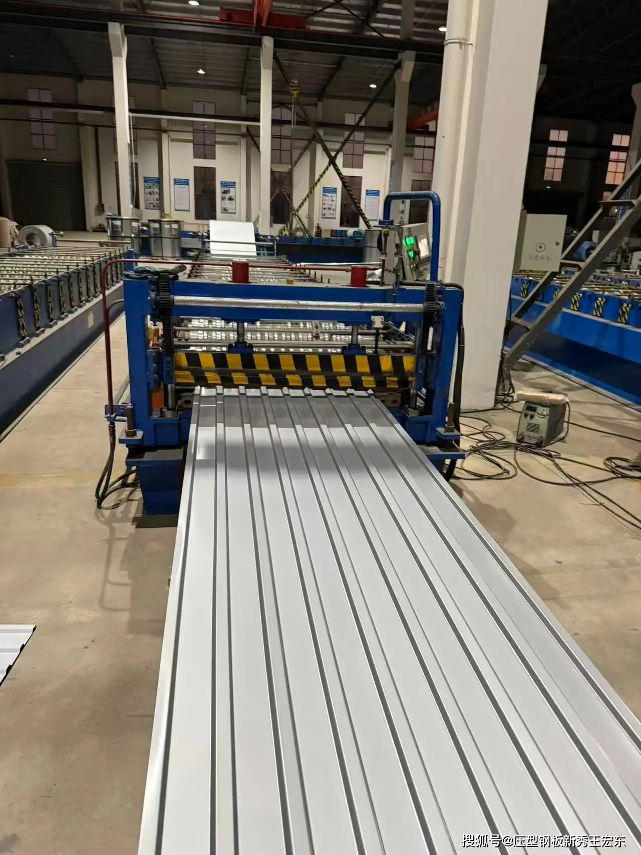 YXB18-76-836彩鋼板：輕質(zhì)高強、多能一體化的現代建筑創(chuàng  )新解決方案